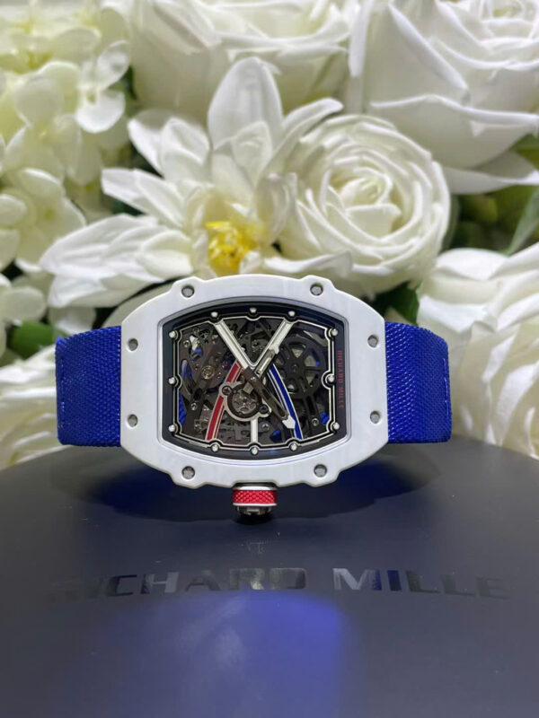 Đồng hồ Richard Mille RM67-02 chế tác vỏ carbon trắng siêu mỏng trọng lượng 37 grams 38.7×47 (1)