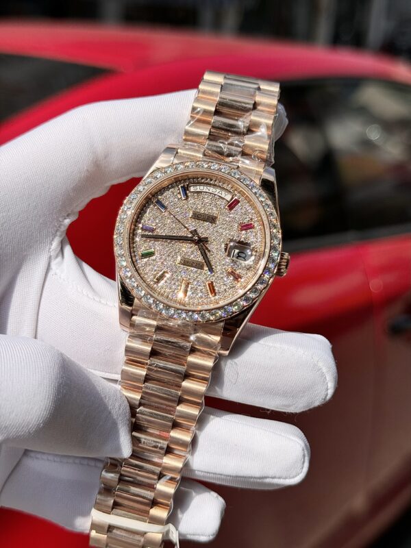 Đồng hồ Rolex Day-Date Replica 11 kim cương moissanite + bọc vàng hồng 18K xưởng GM 40mm (2)