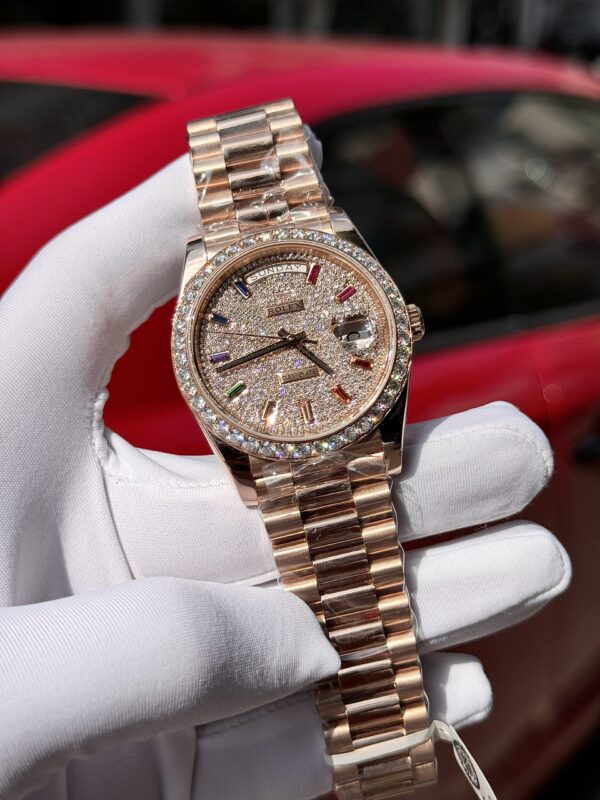 Đồng hồ Rolex Day-Date Replica 11 kim cương moissanite + bọc vàng hồng 18K xưởng GM 40mm (2)