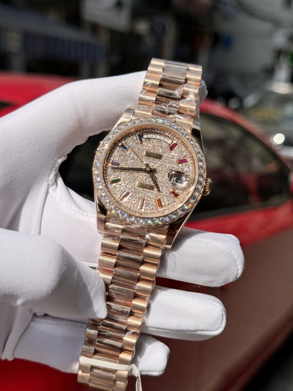 Đồng hồ Rolex Day-Date Replica 11 kim cương moissanite + bọc vàng hồng 18K xưởng GM 40mm (2)