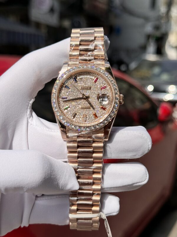 Đồng hồ Rolex Day-Date Replica 11 kim cương moissanite + bọc vàng hồng 18K xưởng GM 40mm (2)