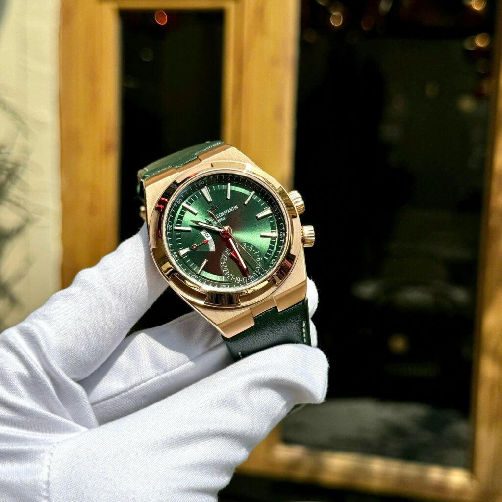 Đồng hồ Vacheron Constantin Replica 11 Overseas Dual Time 7900V màu xanh lá cây 41mm (2)