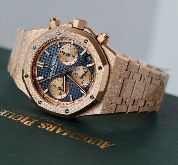 Đồng hồ Audemars Piguet Fake 11 Royal Oak Chronograph Frosted Gold 26240 mặt xanh blue xưởng APS 41mm (2)