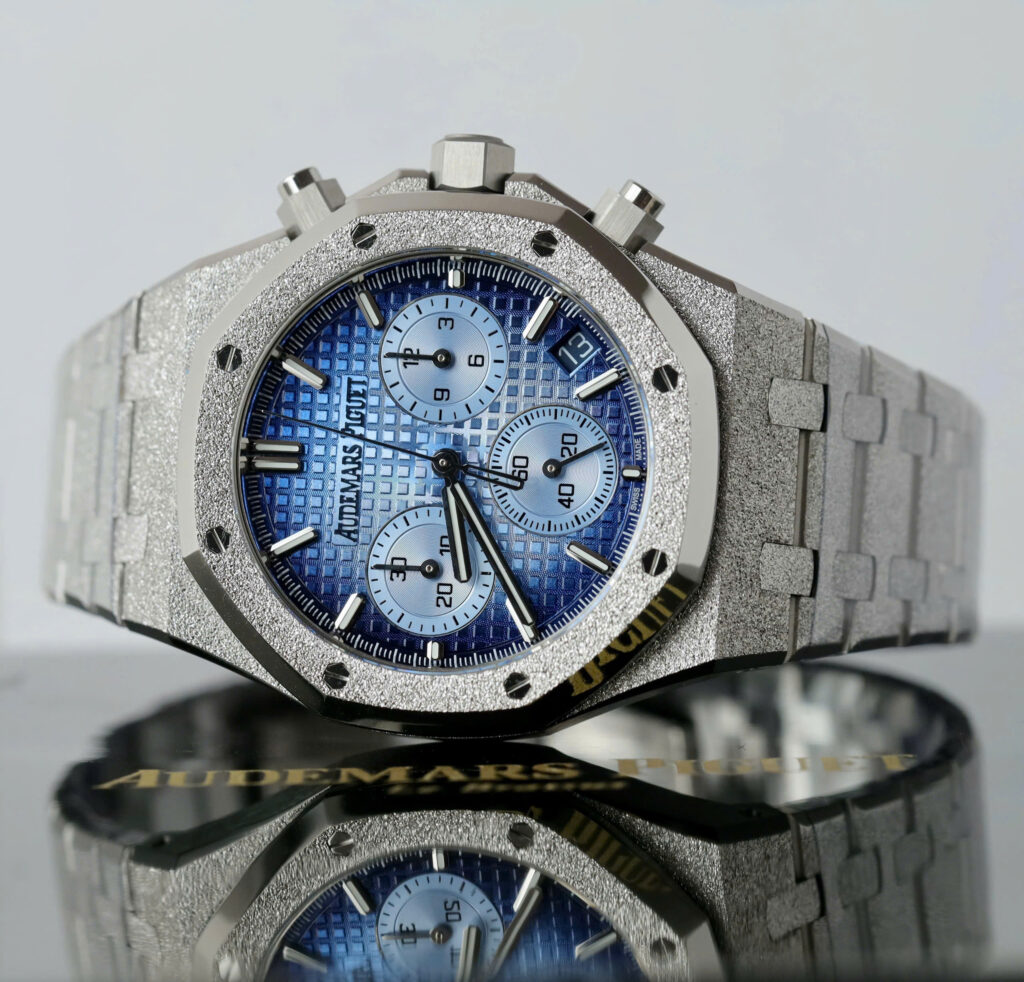 Đồng hồ Audemars Piguet mặt xanh dương Replica 11 Royal Oak Chronograph Frosted Gold 26240 xưởng APS 41mm (1)