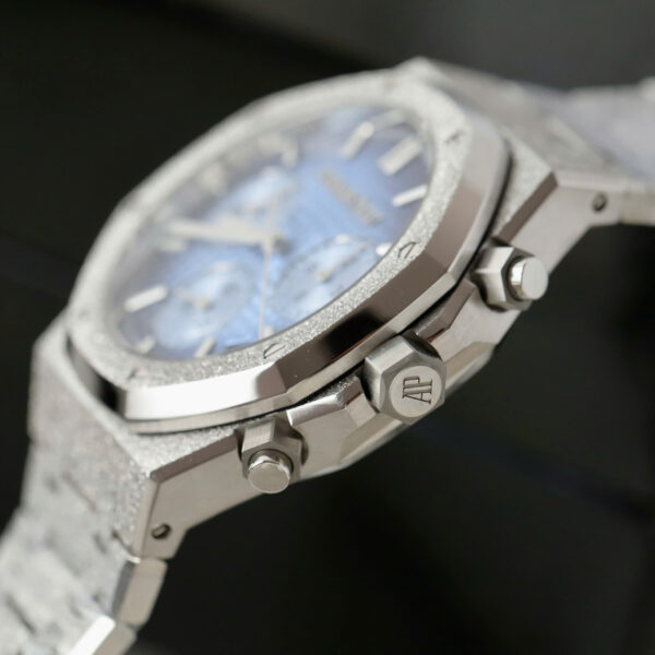 Đồng hồ Audemars Piguet mặt xanh dương Replica 11 Royal Oak Chronograph Frosted Gold 26240 xưởng APS 41mm (1)