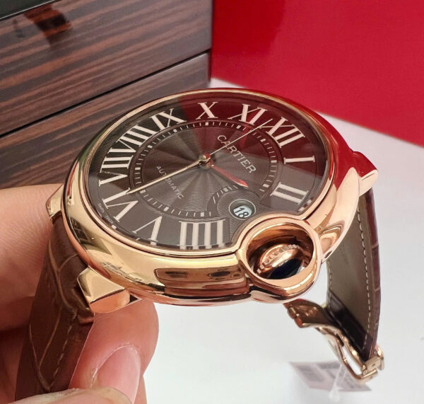 Đồng hồ Cartier Bleu De nam mặt nâu chocolate 2 bản dây da và dây kim loại fake 11 40mm