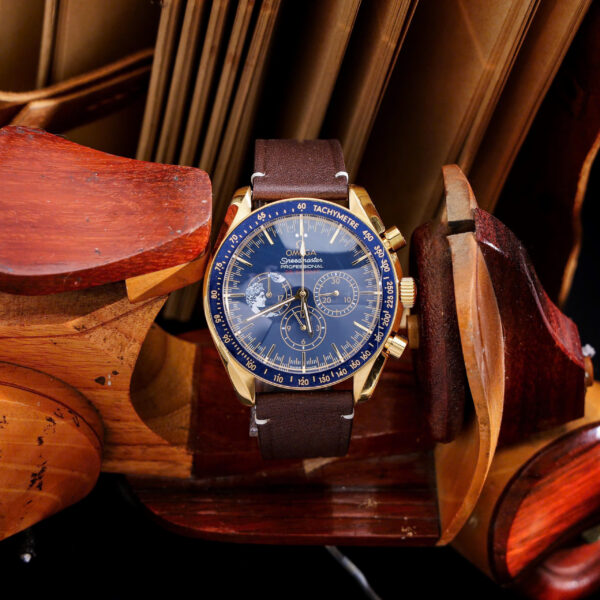 Đồng hồ Omega Speedmaster nam vàng gold dây da nâu fake cao cấp 43mm (1)