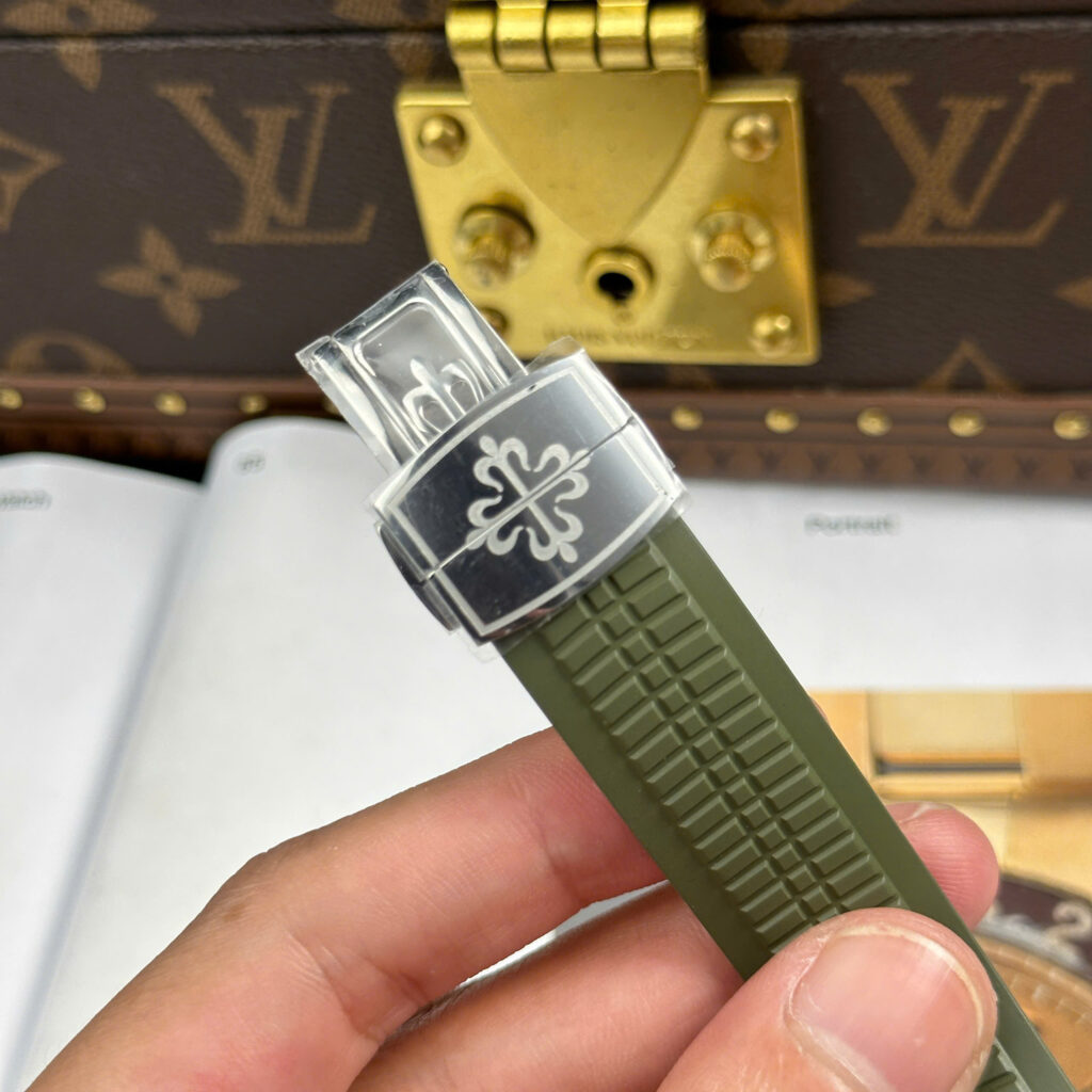 Đồng hồ Patek Philippe Aquanaut 5168 màu xanh quân đội tinh chỉnh full chi tiết chuẩn auth 42 (2)