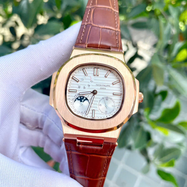Đồng hồ Patek Philippe Nautilus 5712 mặt trắng dây da nâu fake cao cấp 40mm