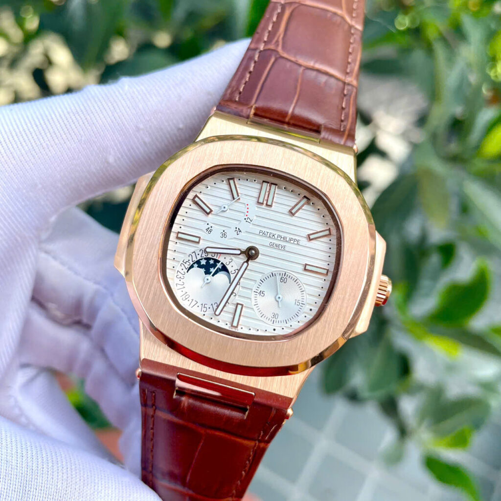 Đồng hồ Patek Philippe Nautilus 5712 mặt trắng dây da nâu fake cao cấp 40mm