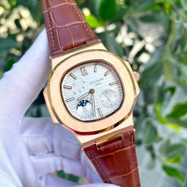 Đồng hồ Patek Philippe Nautilus 5712 mặt trắng dây da nâu fake cao cấp 40mm