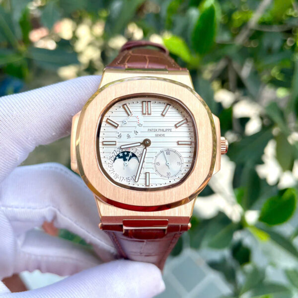 Đồng hồ Patek Philippe Nautilus 5712 mặt trắng dây da nâu fake cao cấp 40mm