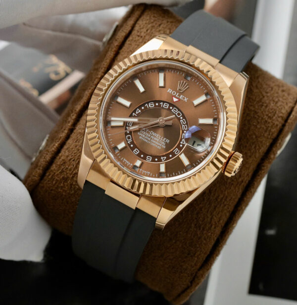Đồng hồ Rolex Sky-Dweller M336235 mặt số màu chocolate chế tác bọc vàng thật 42mm (2)