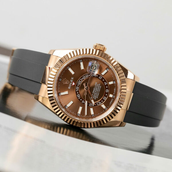 Đồng hồ Rolex Sky-Dweller M336235 mặt số màu chocolate chế tác bọc vàng thật 42mm (2)