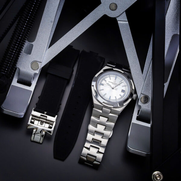 Đồng hồ Vacheron Constanin Overseas nam mặt trắng máy cơ nhật giá rẻ fake 11 41mm