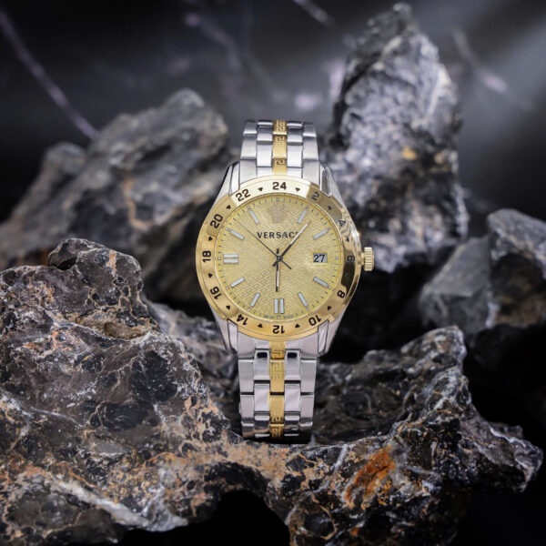 Đồng hồ Versace Greca Time GMT demi vàng cọc số dạ quang 41mm