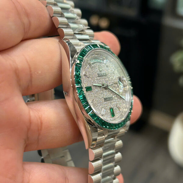 Đồng hồ nam Rolex Day-Date Rep 11 đính kim cương moissanite trọng lượng 200 gram 40mm (2)