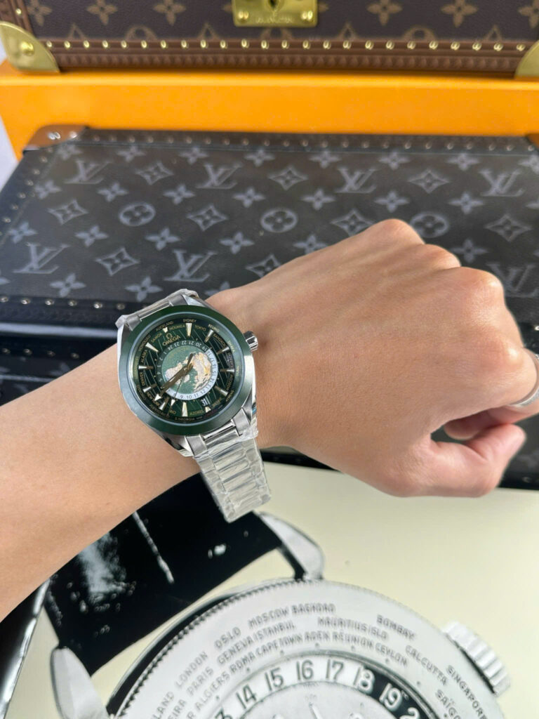 Đồng hồ Omega Aqua Terra Worldtimer Rep 11 màu xanh lá cây dây kim loại nhà máy VS 43mm (2)
