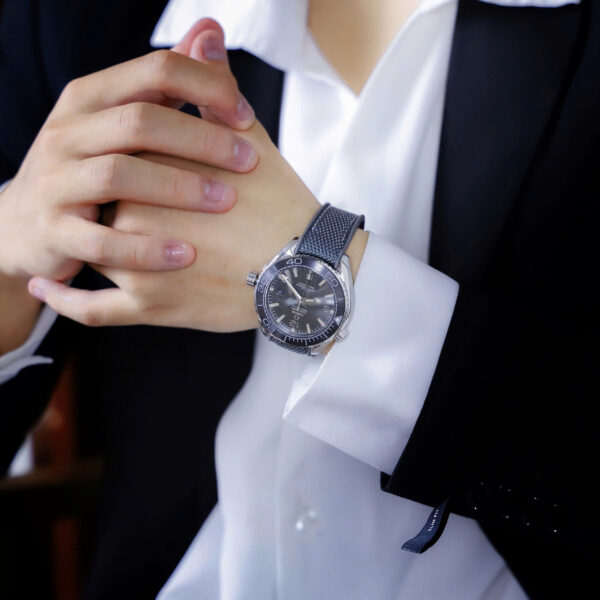 Đồng hồ Omega Seamaster Planet Ocean 600M cọc dạ quang dây dù đen fake 11 42mm