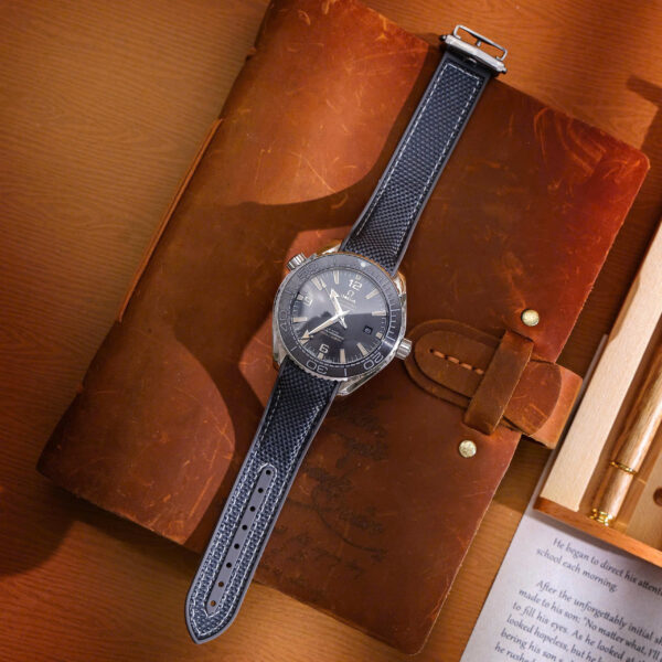 Đồng hồ Omega Seamaster Planet Ocean 600M cọc dạ quang dây dù đen fake 11 42mm