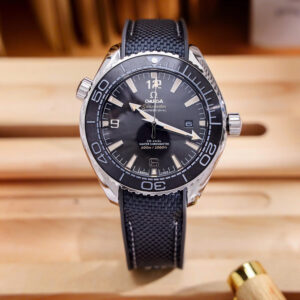 Đồng hồ Omega Seamaster Planet Ocean 600M cọc dạ quang dây dù đen fake 11 42mm