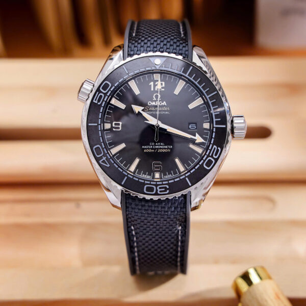 Đồng hồ Omega Seamaster Planet Ocean 600M cọc dạ quang dây dù đen fake 11 42mm