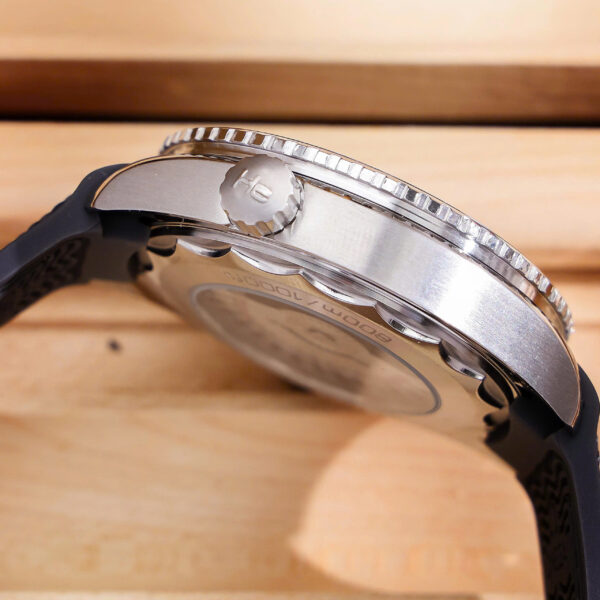 Đồng hồ Omega Seamaster Planet Ocean 600M cọc dạ quang dây dù đen fake 11 42mm