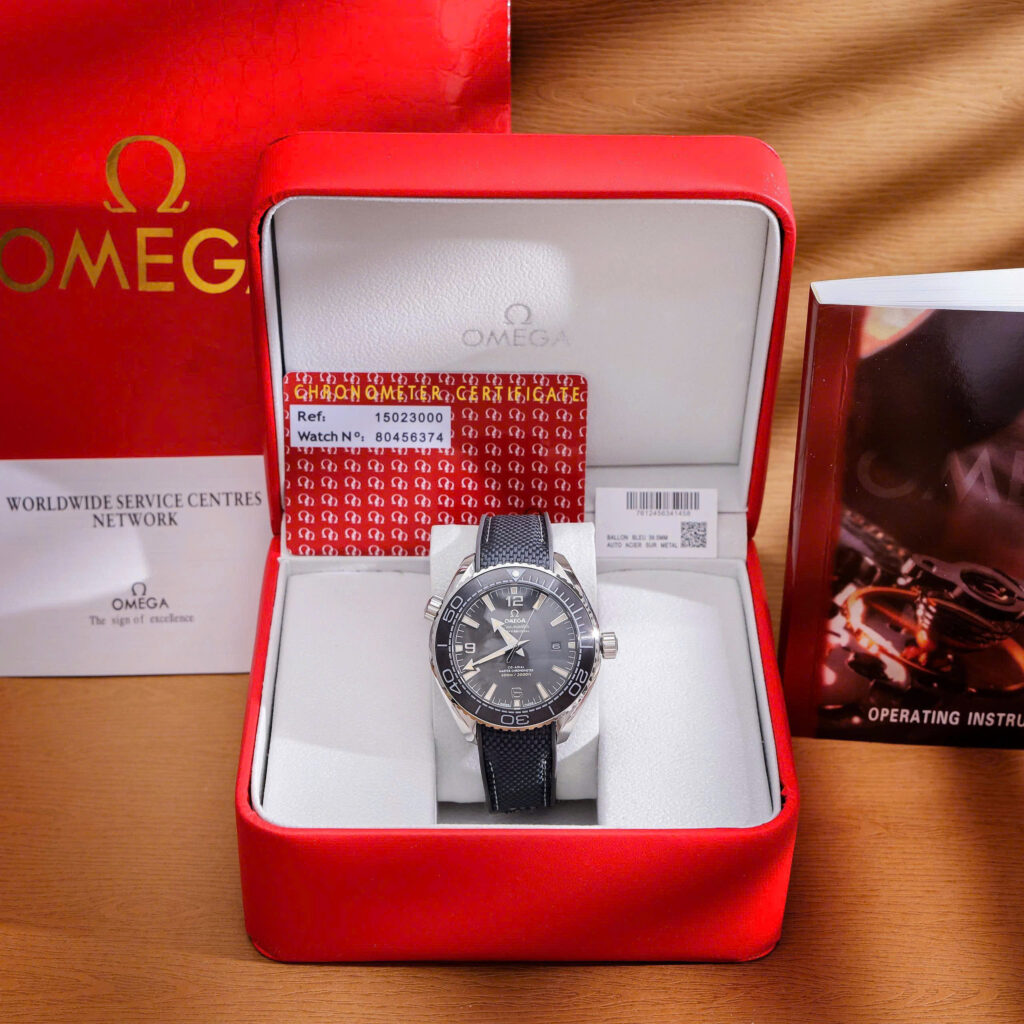 Đồng hồ Omega Seamaster Planet Ocean 600M cọc dạ quang dây dù đen fake 11 42mm