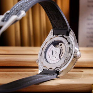 Đồng hồ Omega Seamaster Planet Ocean 600M cọc dạ quang dây dù đen fake 11 42mm