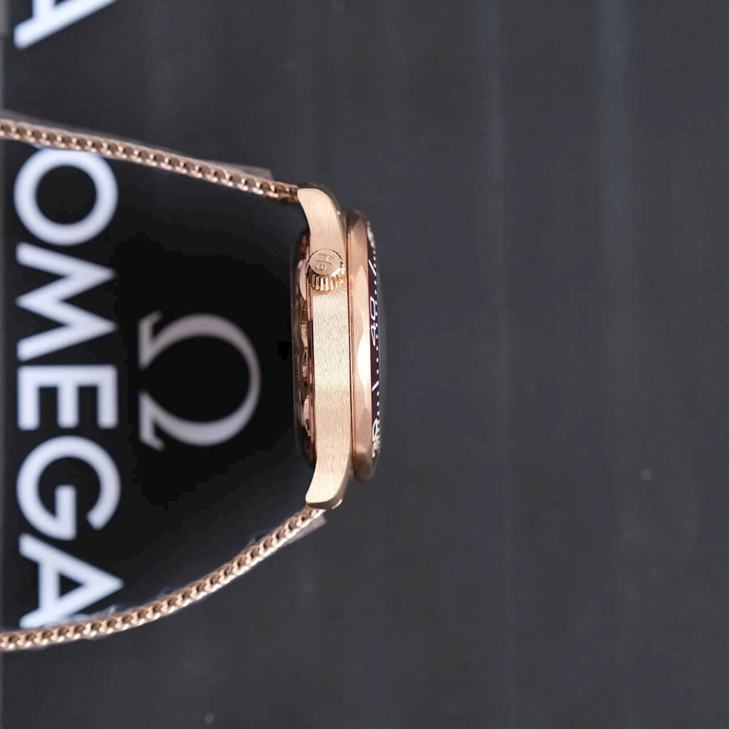 Đồng hồ Omega Seamaster nam vàng hồng máy cơ nhật giá rẻ 40mm