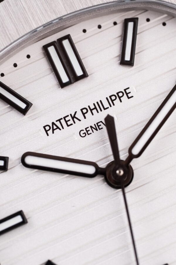 Đồng hồ Patek Philippe Nautilus 5711 mặt trắng Replica 11 máy khắc nhà máy BBF 40mm (2)