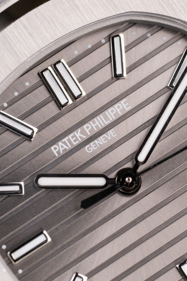 Đồng hồ Patek Philippe Nautilus 5711 mặt xám dây da chế tác máy khắc xưởng BBF 40mm (2)