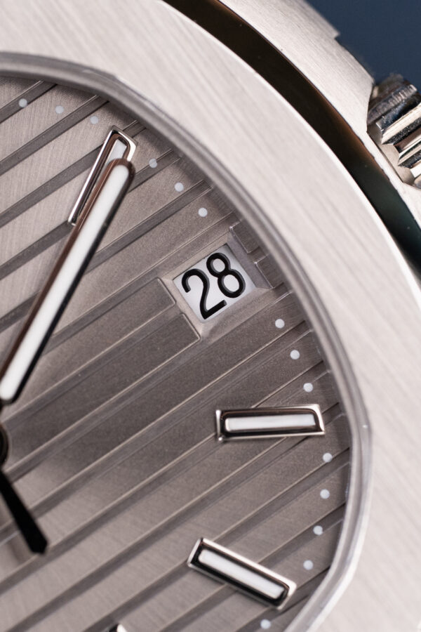 Đồng hồ Patek Philippe Nautilus 5711 mặt xám dây da chế tác máy khắc xưởng BBF 40mm (2)