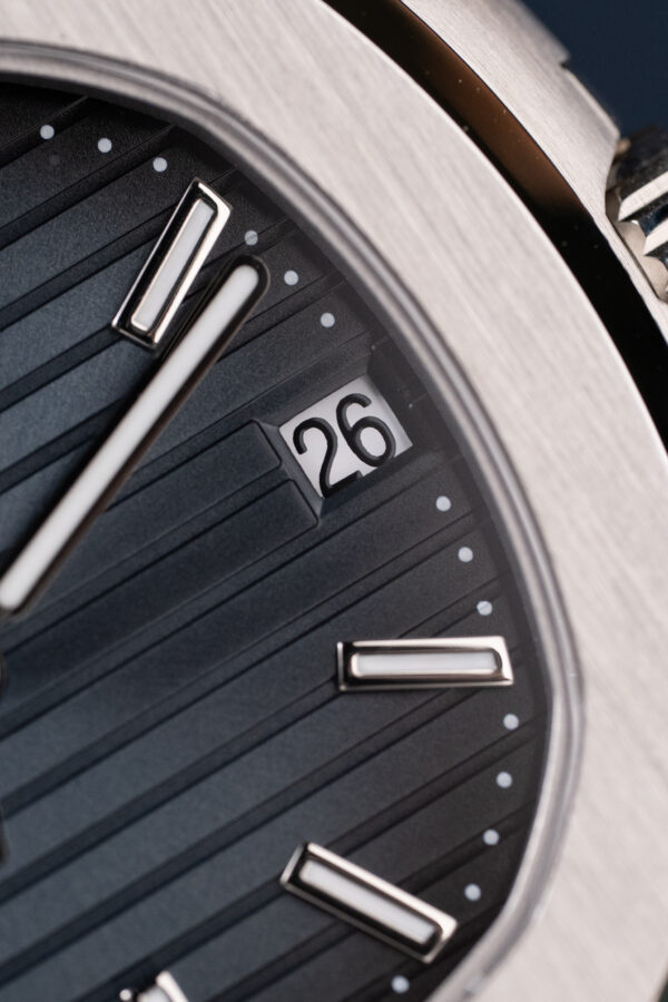 Đồng hồ Patek Philippe Nautilus 5711 mặt xanh blue Replica 11 máy khắc xưởng BBF 40mm (2)