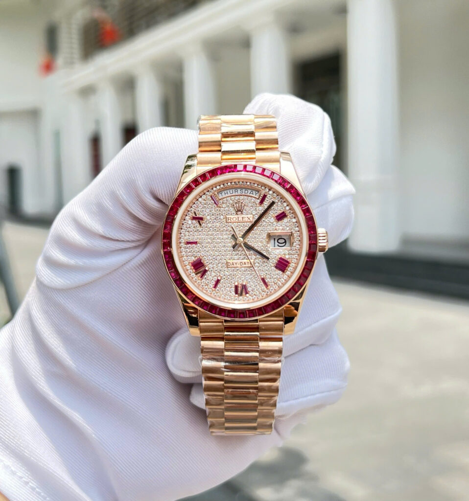 Đồng hồ Rolex Day-Date Replica 11 bọc vàng 18K + ruby tổng hợp + kim cương moissanite xưởng GM 40mm (2)