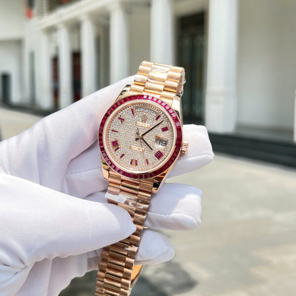 Đồng hồ Rolex Day-Date Replica 11 bọc vàng 18K + ruby tổng hợp + kim cương moissanite xưởng GM 40mm (2)