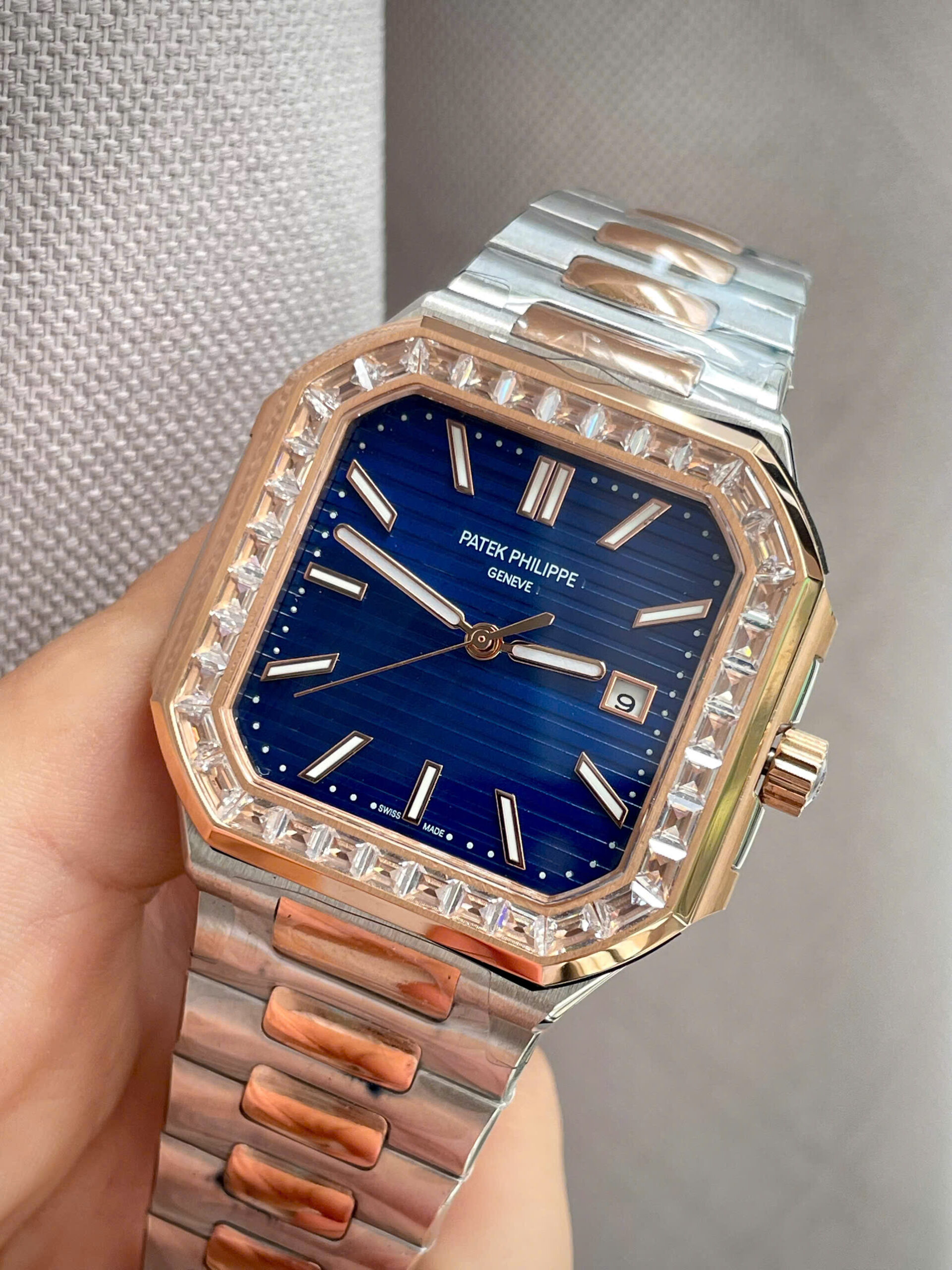 Đồng hồ Patek philippe 5821 nam demi mặt xanh đính đá baguette fake cao cấp 45mm (4) Đồng hồ Patek philippe 5821 nam demi mặt xanh đính đá baguette fake cao cấp 45mm