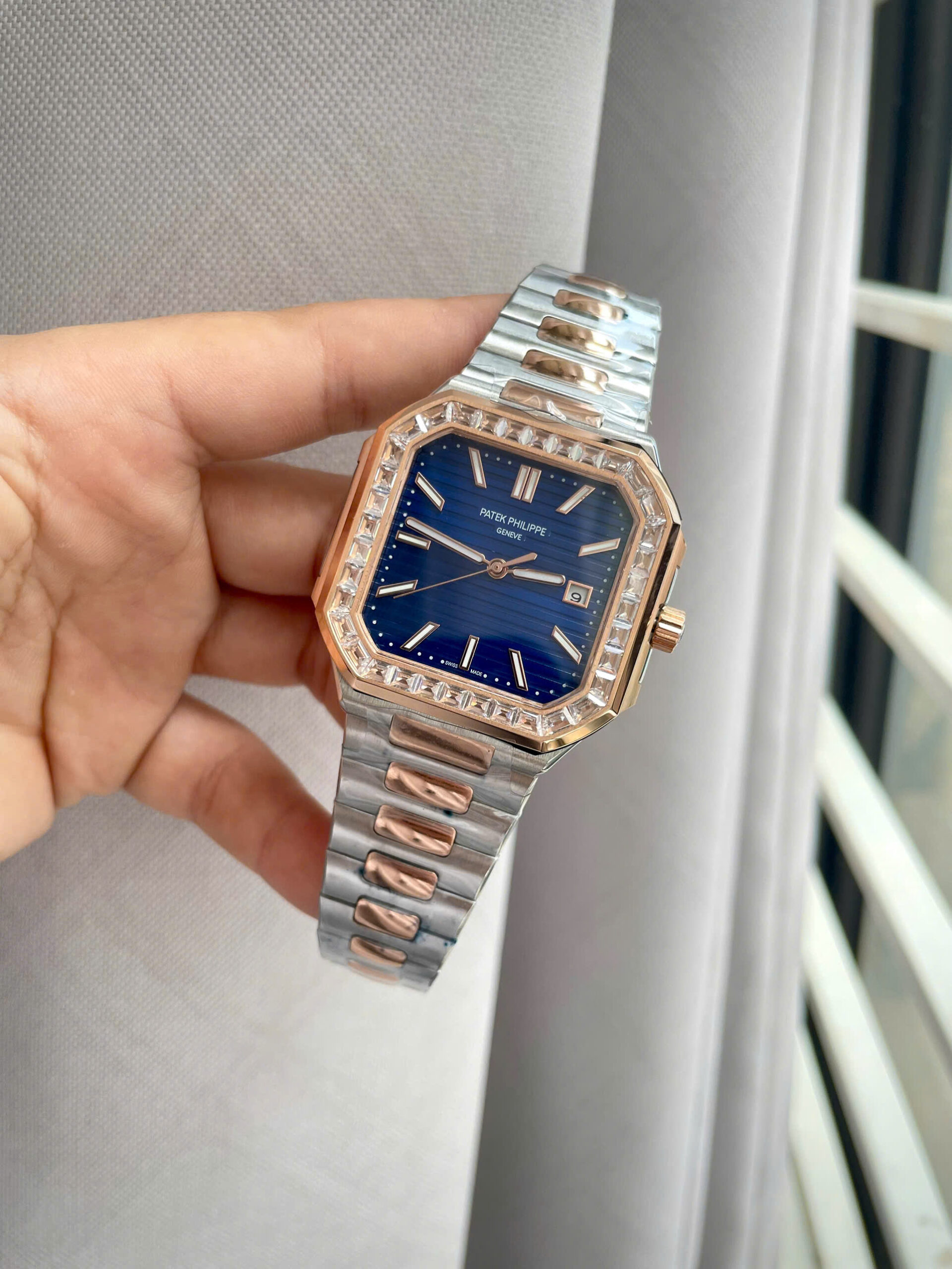 Đồng hồ Patek philippe 5821 nam demi mặt xanh đính đá baguette fake cao cấp 45mm (6) Đồng hồ Patek philippe 5821 nam demi mặt xanh đính đá baguette fake cao cấp 45mm
