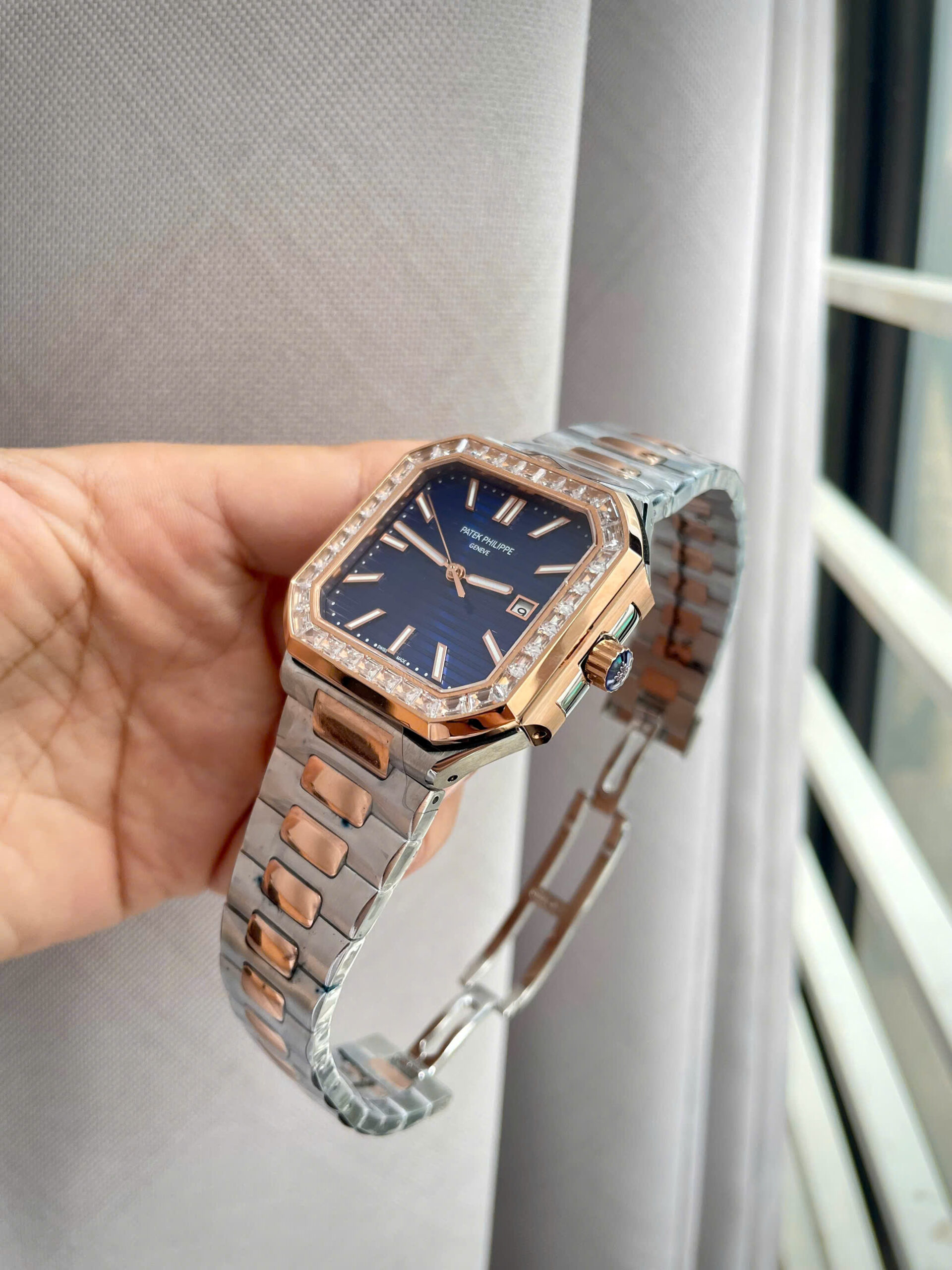 Đồng hồ Patek philippe 5821 nam demi mặt xanh đính đá baguette fake cao cấp 45mm (7) Đồng hồ Patek philippe 5821 nam demi mặt xanh đính đá baguette fake cao cấp 45mm