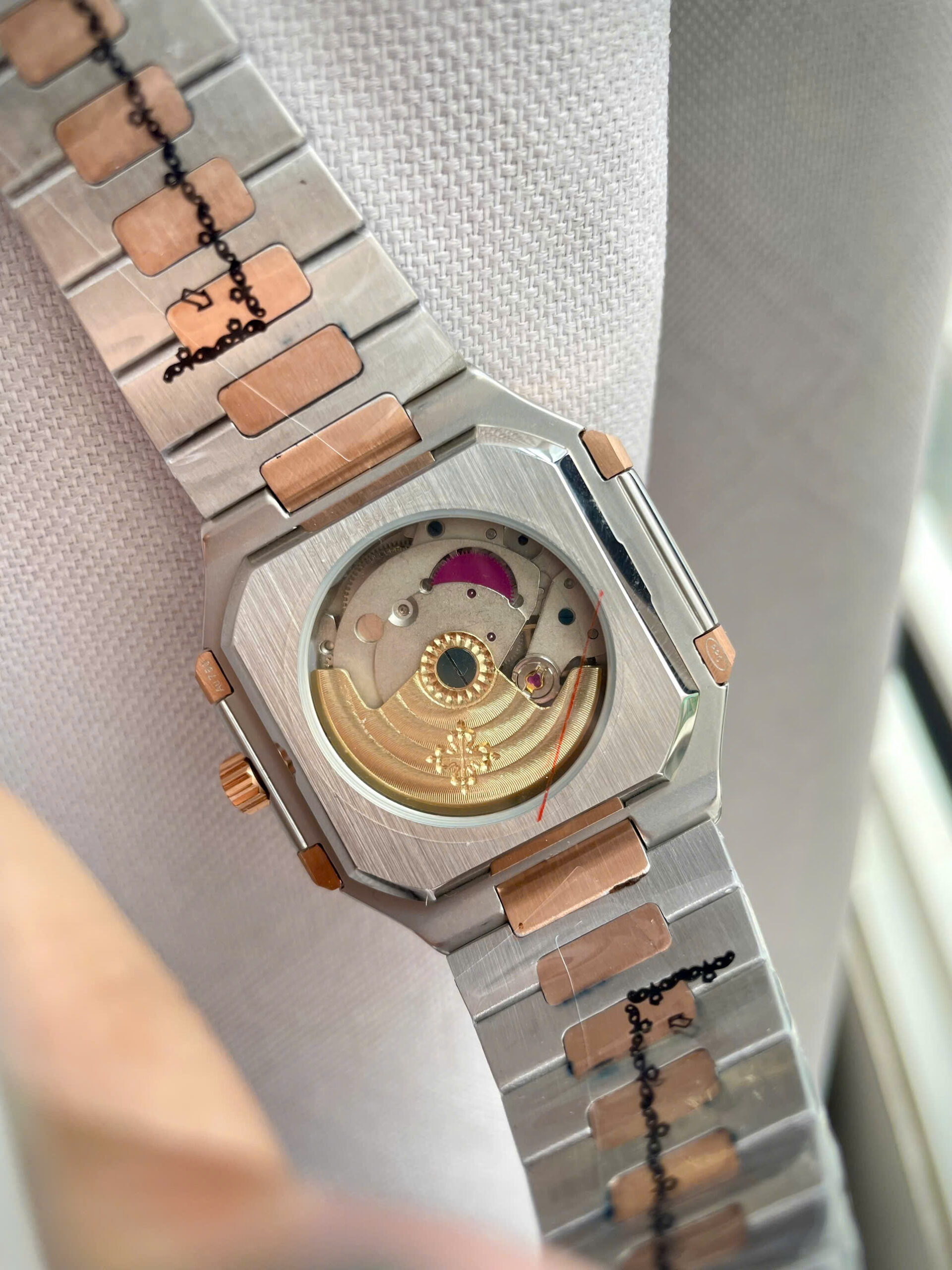 Đồng hồ Patek philippe 5821 nam demi mặt xanh đính đá baguette fake cao cấp 45mm (8) Đồng hồ Patek philippe 5821 nam demi mặt xanh đính đá baguette fake cao cấp 45mm