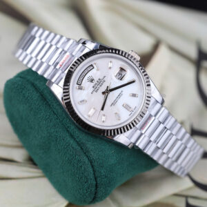 Đồng hồ Rolex Day-Date Replica 11 mặt khảm xà cừ cọc số đính moissanite baguette 40mm (2)