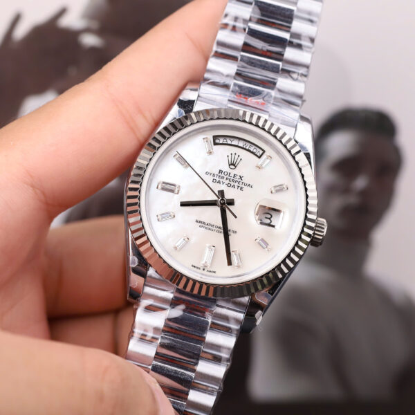 Đồng hồ Rolex Day-Date Replica 11 mặt khảm xà cừ cọc số đính moissanite baguette 40mm (2)