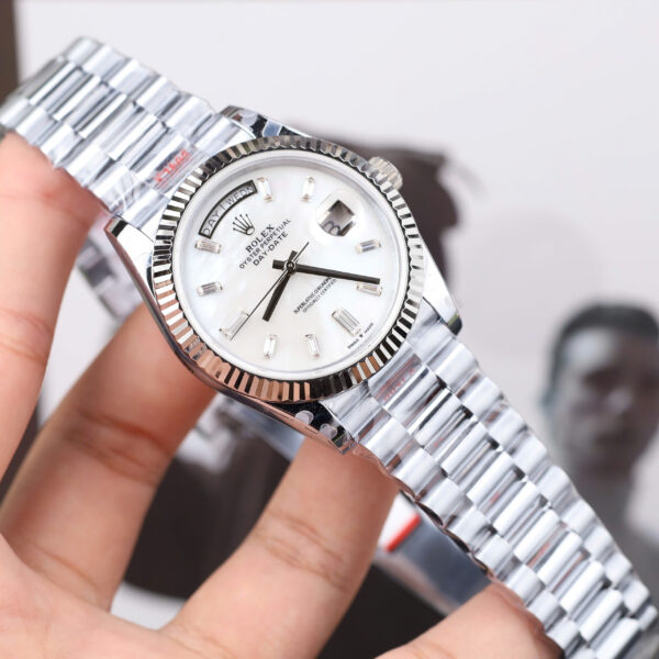 Đồng hồ Rolex Day-Date Replica 11 mặt khảm xà cừ cọc số đính moissanite baguette 40mm (2)