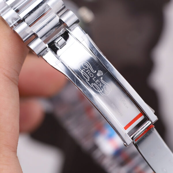 Đồng hồ Rolex Day-Date Replica 11 mặt khảm xà cừ cọc số đính moissanite baguette 40mm (2)