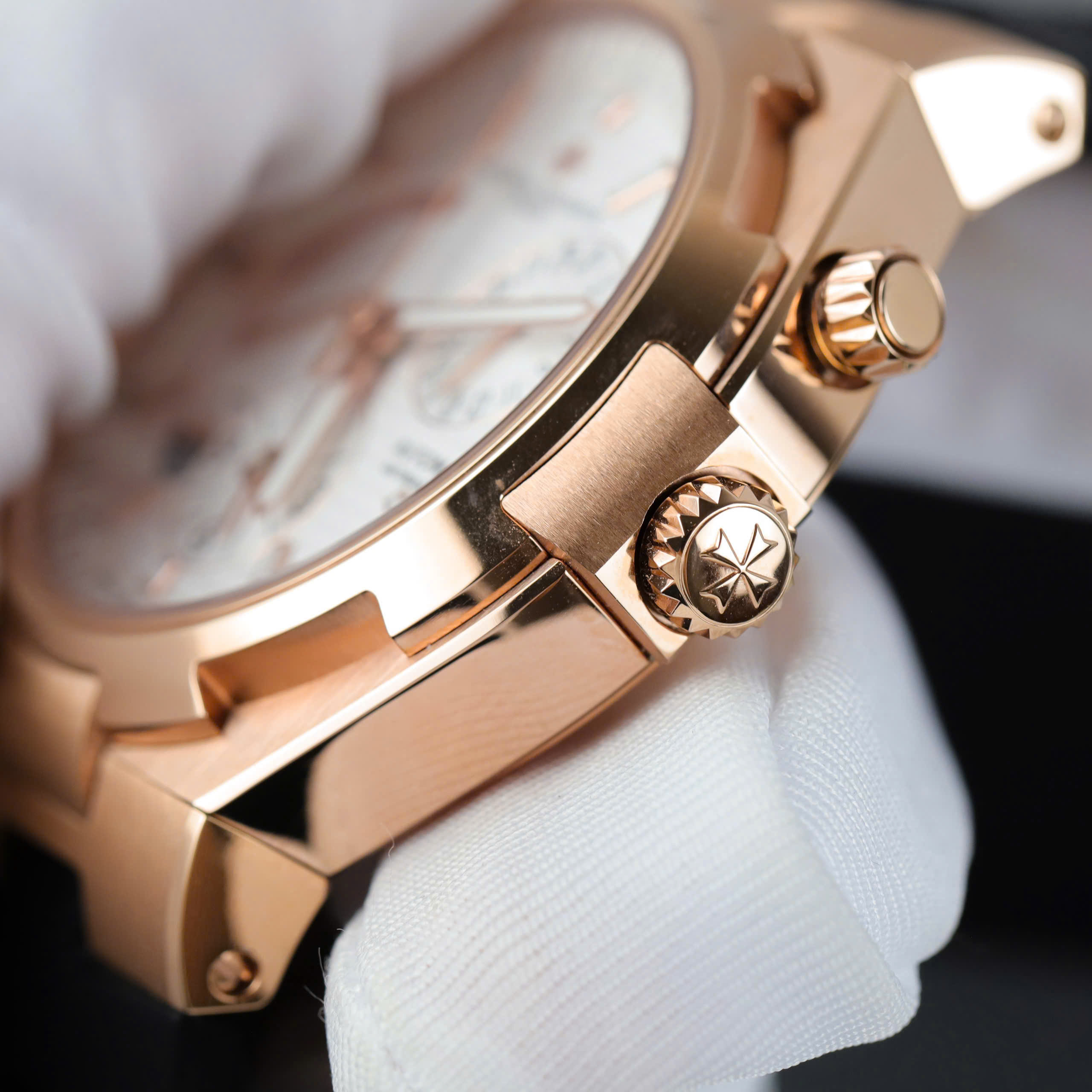 Đồng hồ Vacheron Constantin Overseas Dual Time 47450 Replica 11 nam mặt trắng dây cao su 42mm (4) Đồng hồ Vacheron Constantin Overseas Dual Time 47450 Replica 11 nam mặt trắng dây cao su 42mm (2)