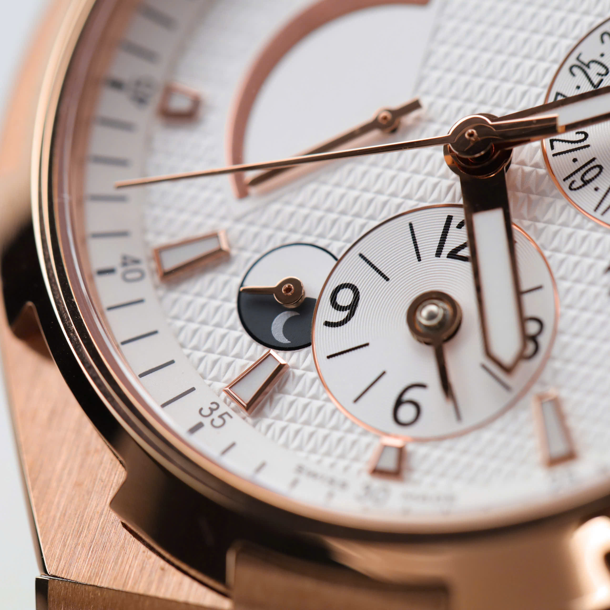 Đồng hồ Vacheron Constantin Overseas Dual Time 47450 Replica 11 nam mặt trắng dây cao su 42mm (7) Đồng hồ Vacheron Constantin Overseas Dual Time 47450 Replica 11 nam mặt trắng dây cao su 42mm (2)