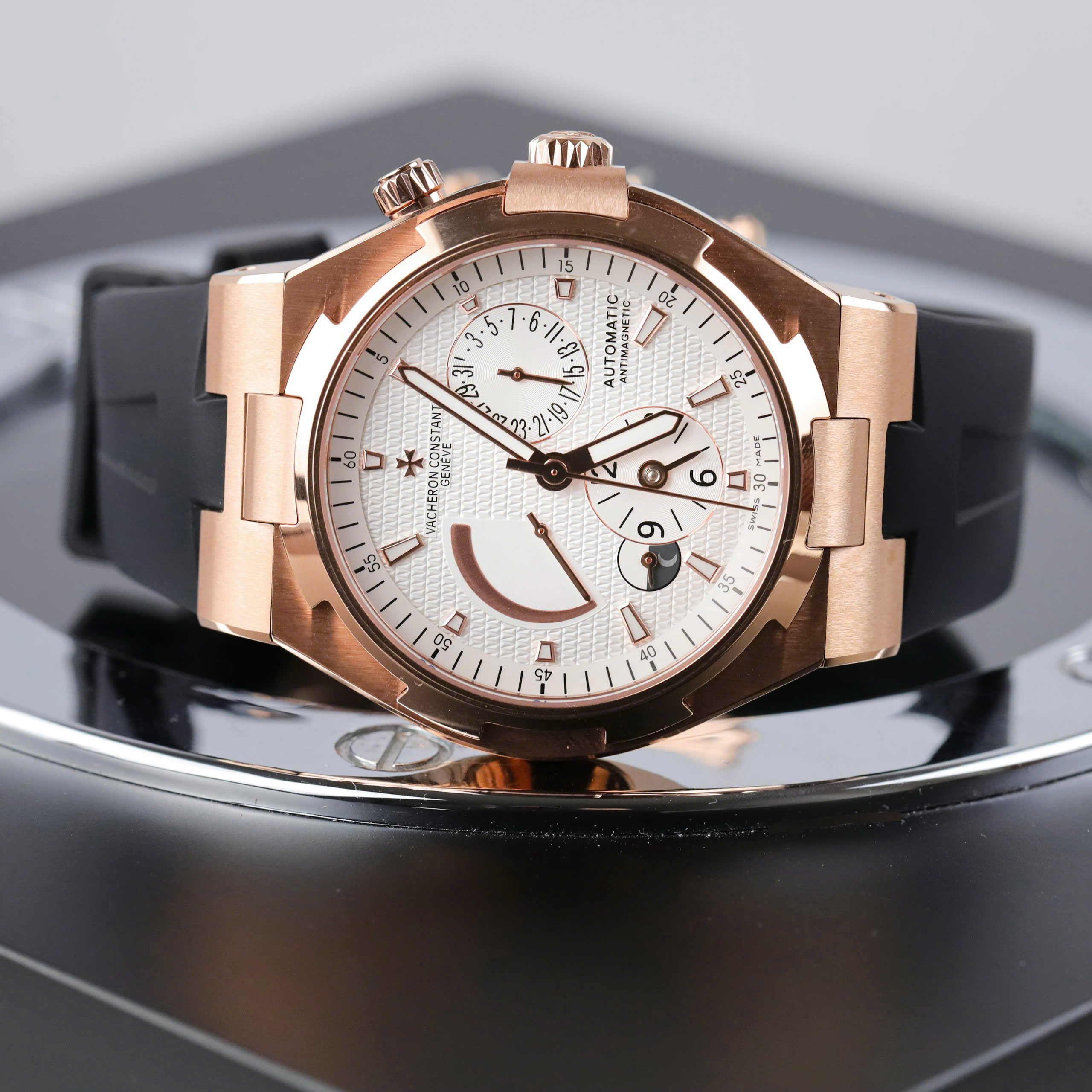 Đồng hồ Vacheron Constantin Overseas Dual Time 47450 Replica 11 nam mặt trắng dây cao su 42mm (8) Đồng hồ Vacheron Constantin Overseas Dual Time 47450 Replica 11 nam mặt trắng dây cao su 42mm (2)