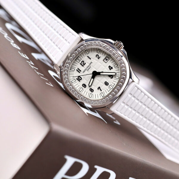 Đồng hồ nữ Patek Philippe Aquanaut 5067 Rep 11 màu trắng viền đính kim cương moissanite 35 (2)