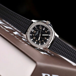 Đồng hồ nữ Patek Philippe Aquanaut 5067 Replica 11 màu đen viền đính kim cương moissanite 35 (2)