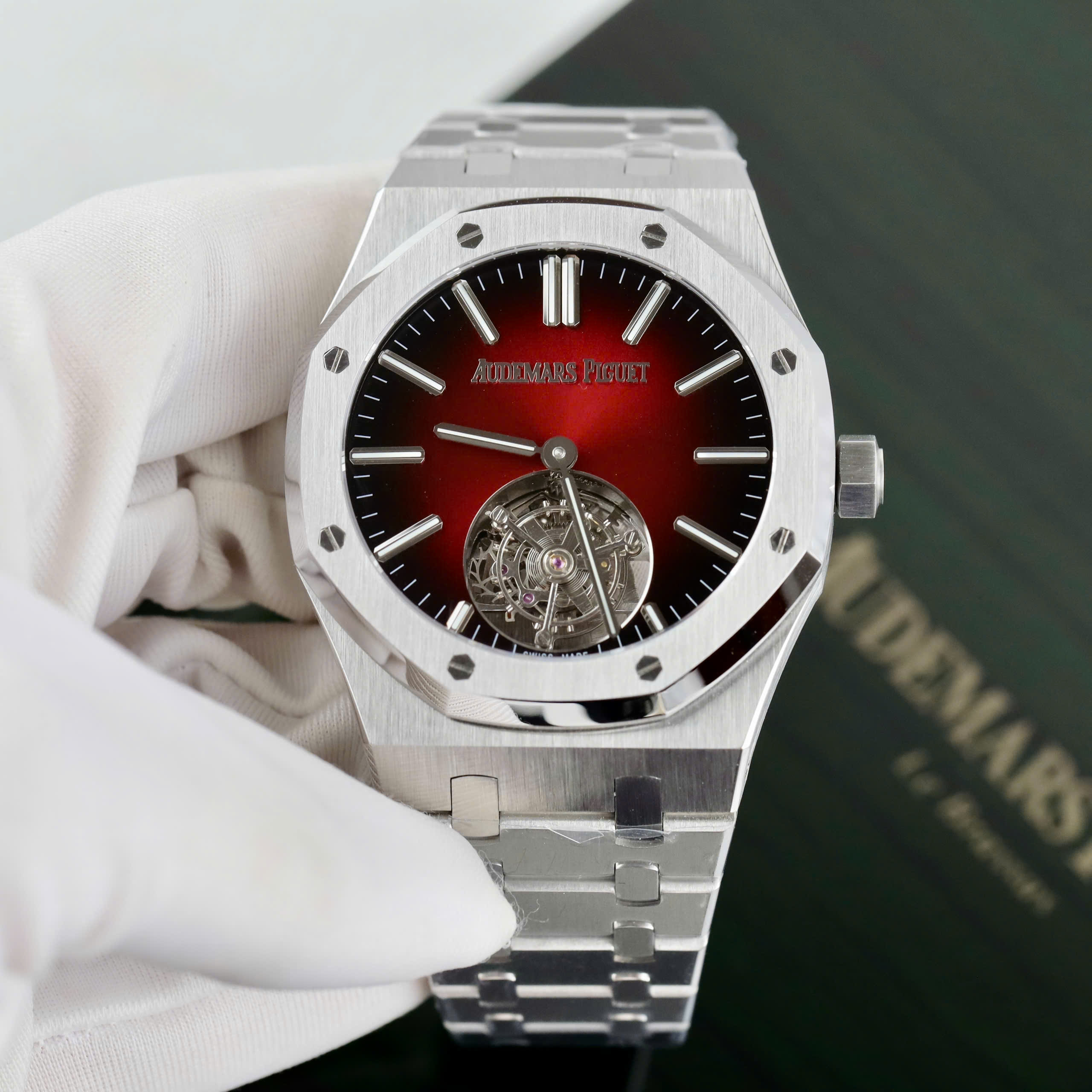 Đồng hồ Audemars Piguet Royal Oak Selfwinding Flying Tourbillon 26730ST Rep 11 mặt số màu đỏ tía bộ máy Tourbillon 41mm (1) Đồng hồ Audemars Piguet Royal Oak Selfwinding Flying Tourbillon 26730ST Rep 11 mặt số màu đỏ tía bộ máy Tourbillon 41mm (2)